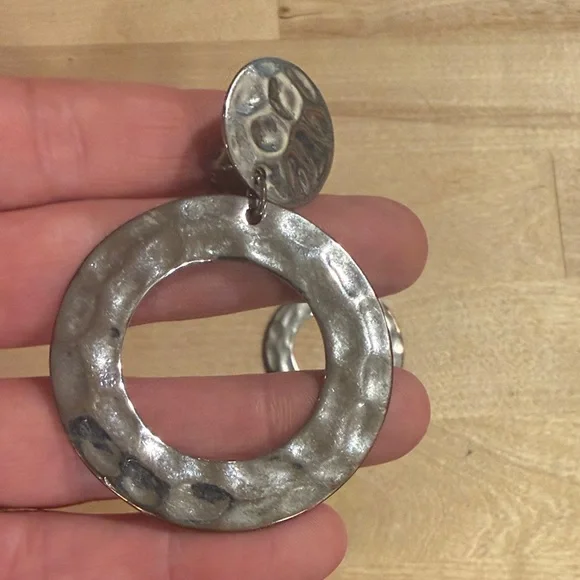 Vintage Silver Hammered Circle Earrings - Picture 3 of 5